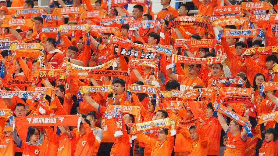 开云体育下载中心:11月20日下午,山东泰山队启程前往武汉,准备与武汉三镇队的中超联赛收官战 开云体育下载中心:11月20日下午,山东泰山队启程前往武汉,准备与武汉三镇队的中超联赛收官战