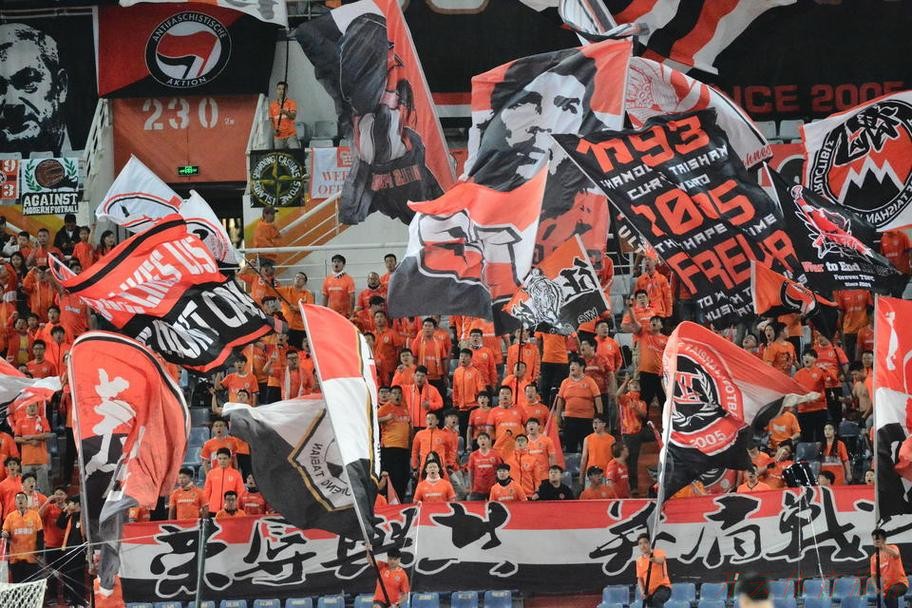 开云体育下载中心:11月20日下午,山东泰山队启程前往武汉,准备与武汉三镇队的中超联赛收官战 开云体育下载中心:11月20日下午,山东泰山队启程前往武汉,准备与武汉三镇队的中超联赛收官战